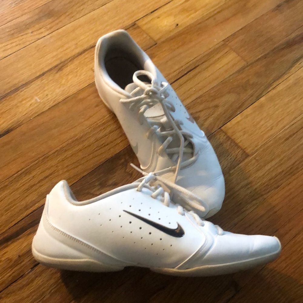 Cheer shoes